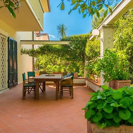 Annie Villa Forte dei Marmi
